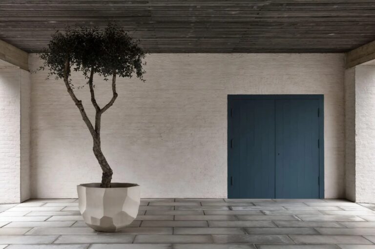 Exterior sober style