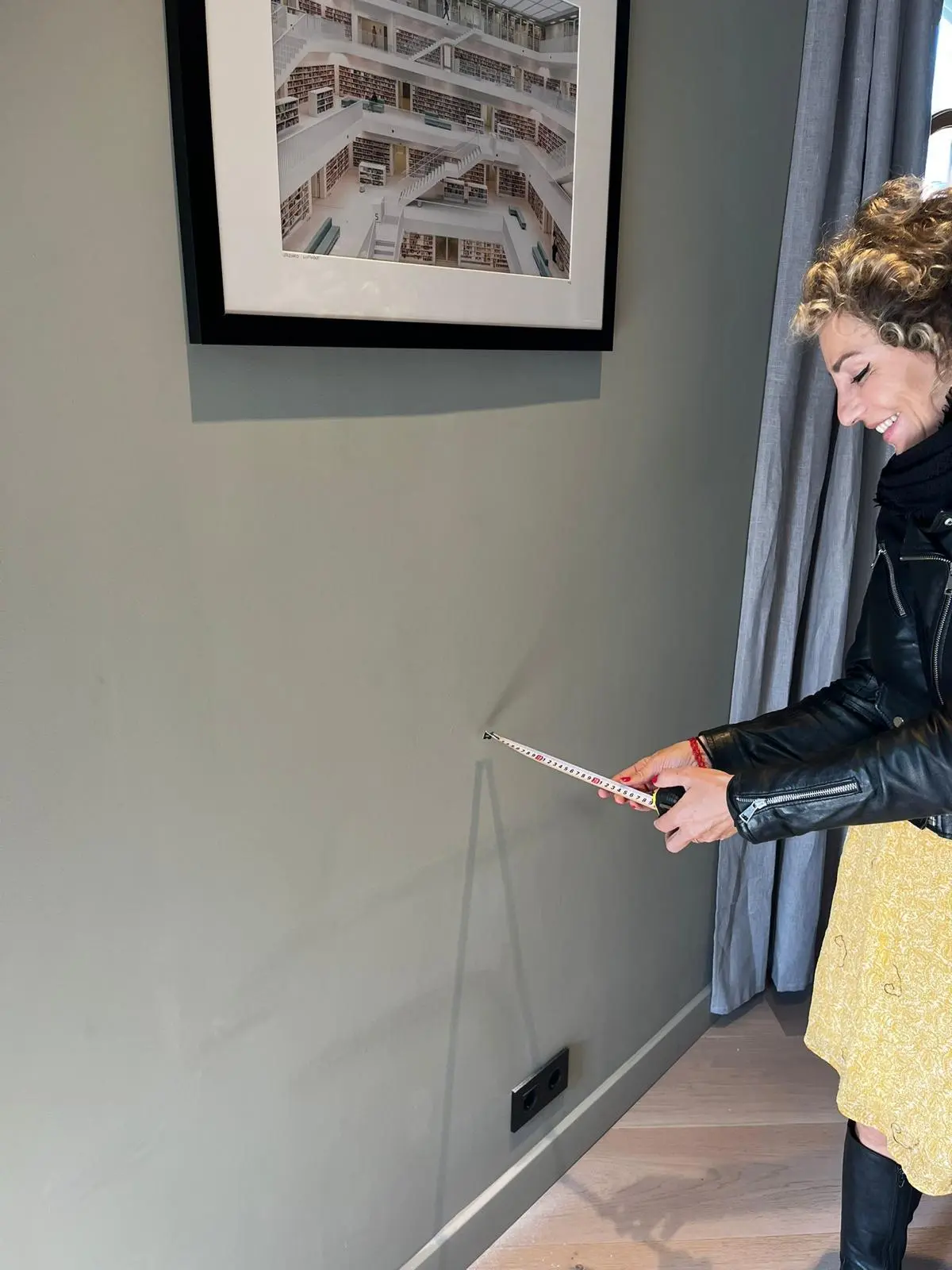 Interior designer conducting on-site works supervision in Barcelona